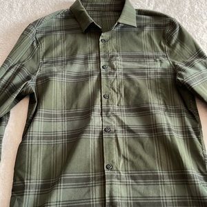LuLu Lemon Men’s Plaid Shirt medium